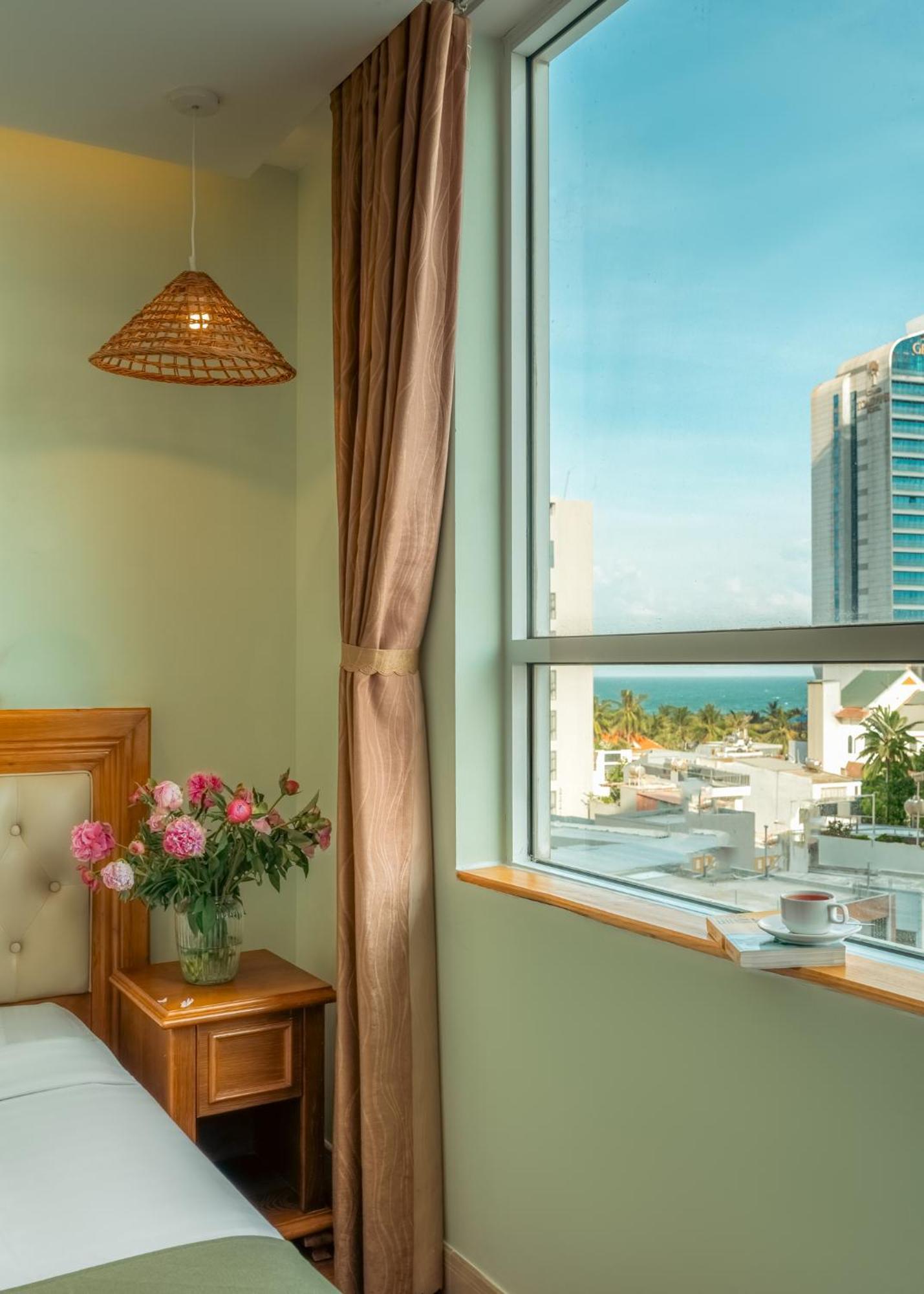 Royal Ocean View with Bathtub